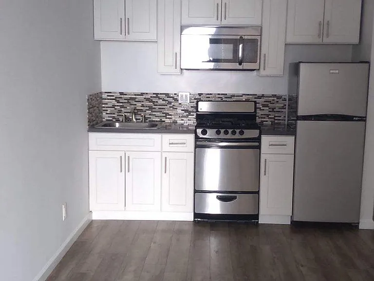 1233 Gordon St #7 — Photo 11