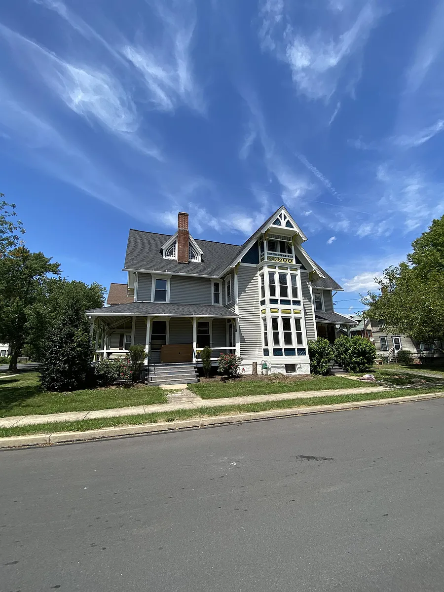 Building Photo - 638 7th Ave