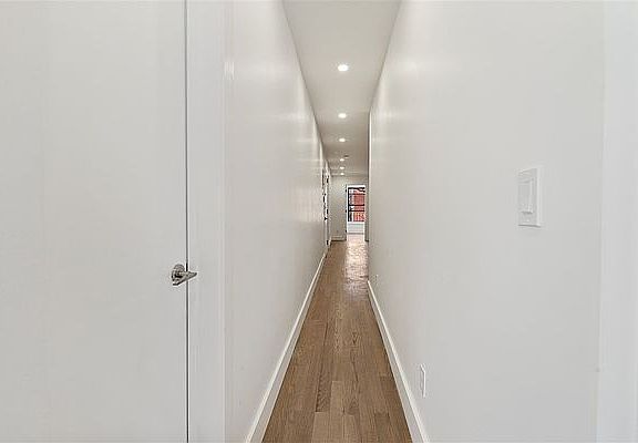 5th image of 374 Washington Ave #2L