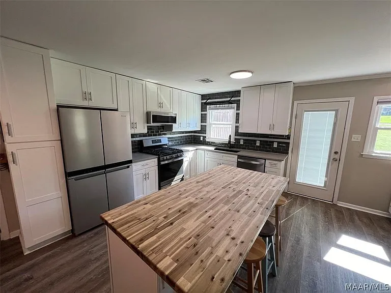 147 Lawrence St — Photo 5