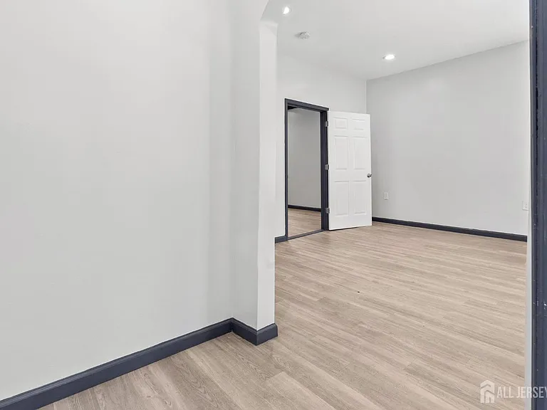211 N 13th St #2 — Photo 20