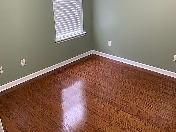 4th image of 517 Julia Ct