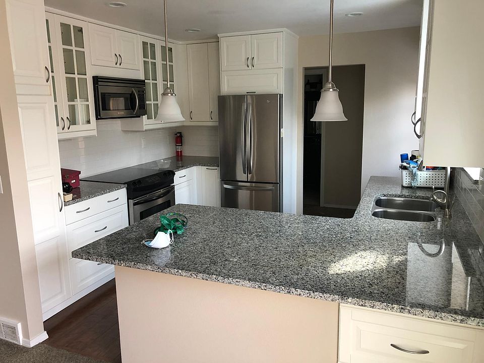 Full Kitchen - appliances included