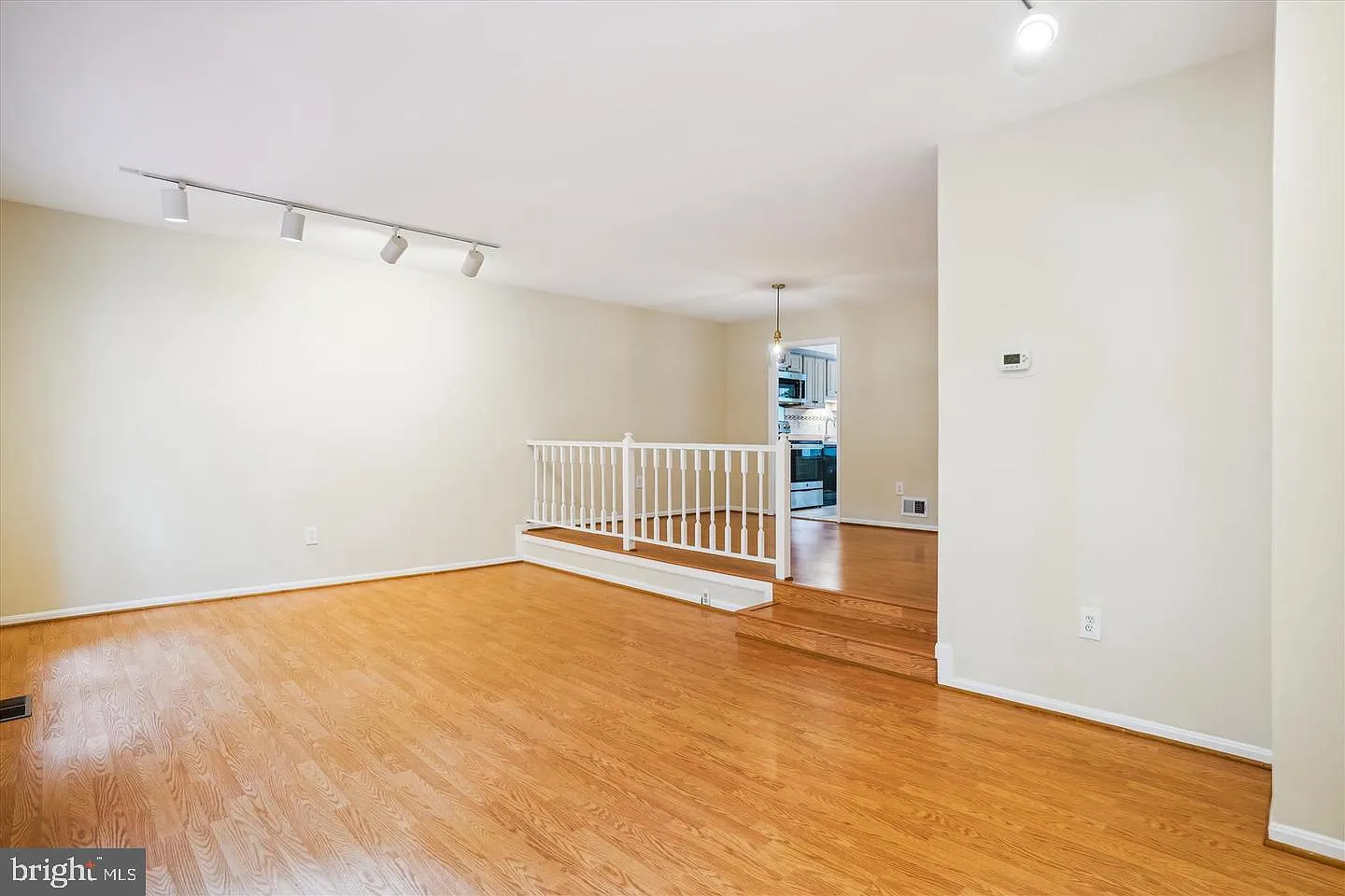 3 bed, 4.0 bath, 1890 sqft, $4,000 — Photo 3