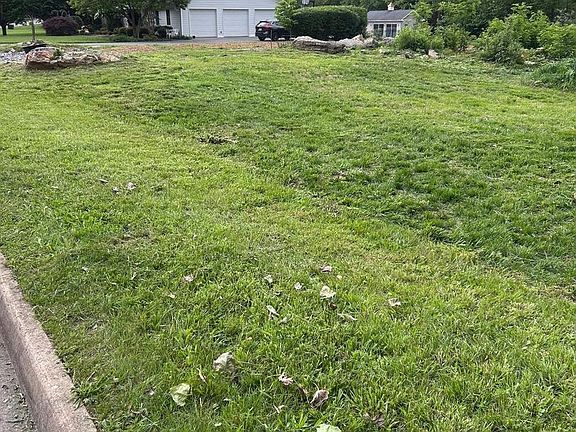 5th image of 823 Armistead St