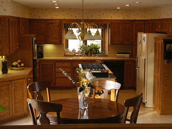 4th image of 1525 Sherwood Way