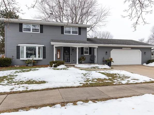 1675 Brentwood Dr, Oshkosh, WI 54904