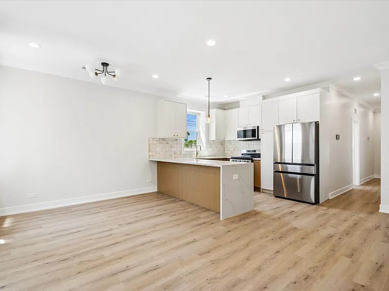 1540 W Rosemont Ave #3 — Photo 3