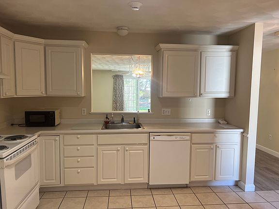 4th image of 5 Bristol Woods Dr #B