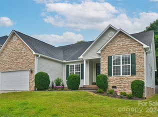 10 Holmes Ln, Arden, NC 28704