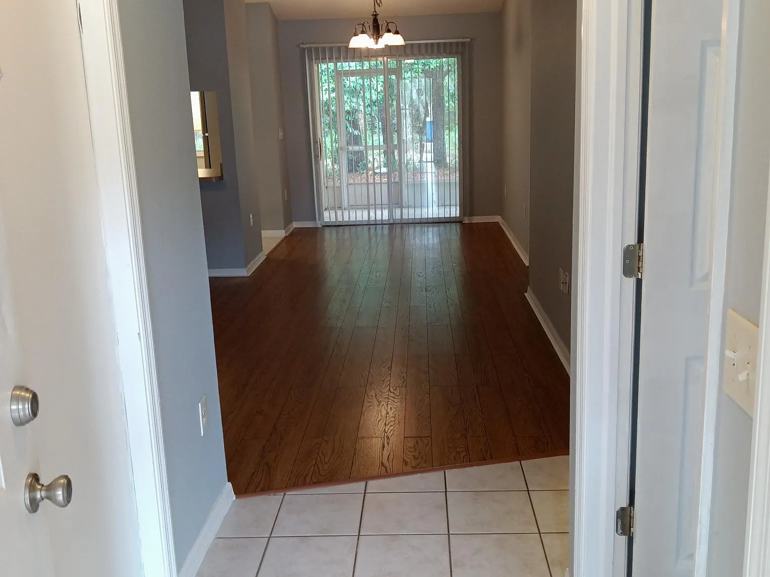 2 bed, 1100 sqft, $1,500 — Photo 2