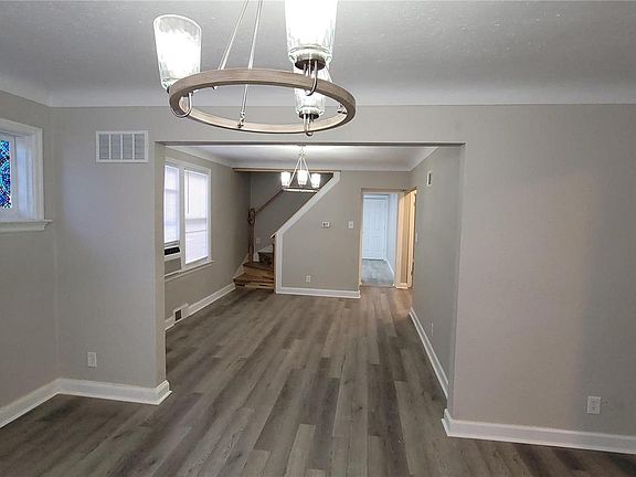3rd image of 4764 Beacon Ave