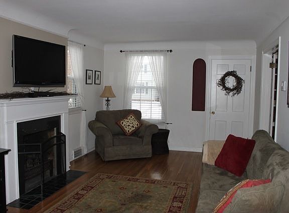 3rd image of 16700 Southland Ave