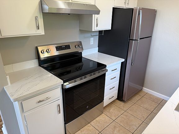 4th image of 1475 Ontario Ln #D