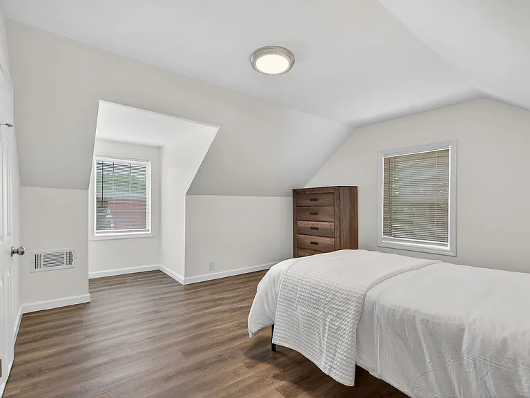 16 Lansing Ave — Photo 30