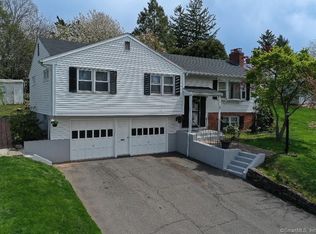 48 Davenport Rd, West Hartford, CT 06110