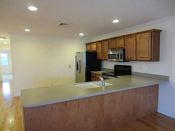 3rd image of 677 Metacom Ave Unit 60