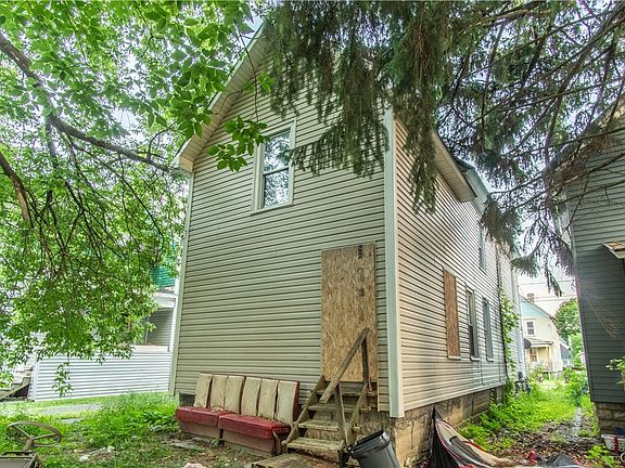 3rd image of 815 Boyd St