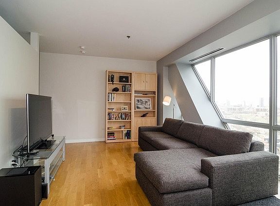 5th image of 510 W Erie St #1408