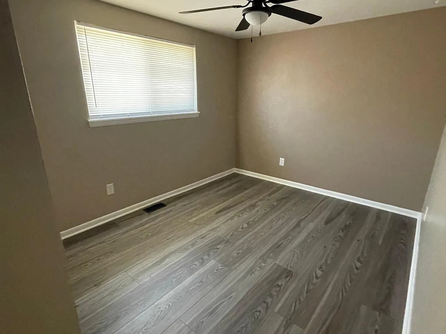 8893 Kent St — Photo 2
