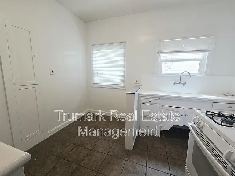 380 W California Ave — Photo 6