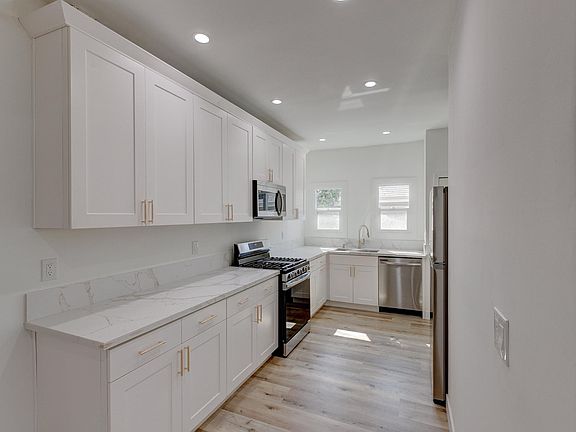 3rd image of 2812 12th Ave #2812