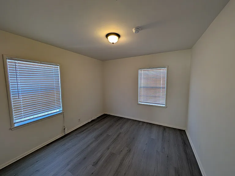 2183 W 27th St — Photo 12