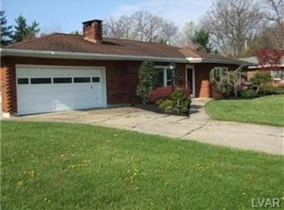4025 Hampshire Ct, Allentown, PA 18104