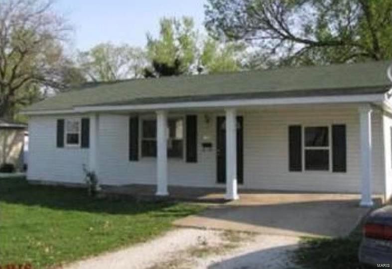 1st image of 407 E Champ Clark Dr
