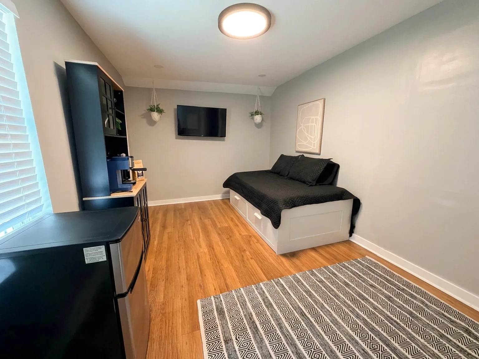 1 bed, 1.0 bath, 250 sqft, $1,364 — Photo 2