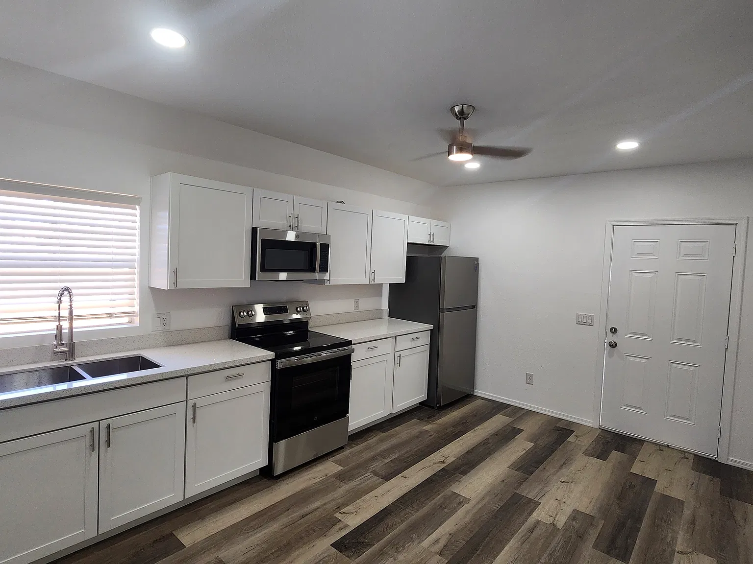1002 W Hackamore St — Photo 4