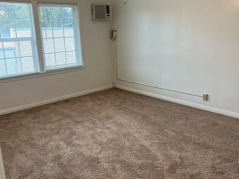 500 N Los Robles Ave #6 — Photo 10