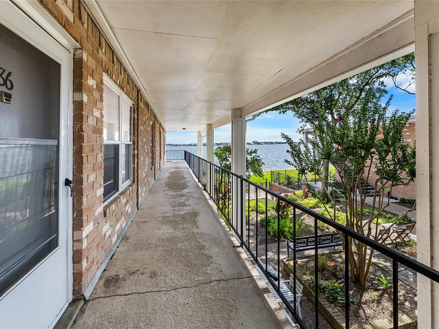 1 bed, 1.0 bath, 725 sqft, $1,025 — Photo 3