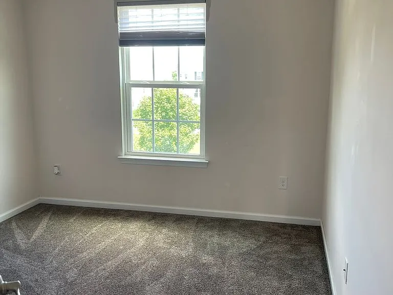 331 S Parkway Dr — Photo 51