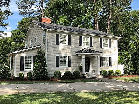 3rd image of 1725 Circle Dr