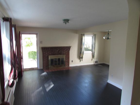 5th image of 2890 Oaklawn St