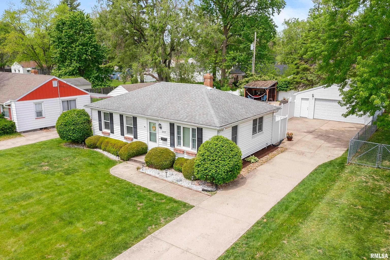 2219 W Overbrook Dr photo 1