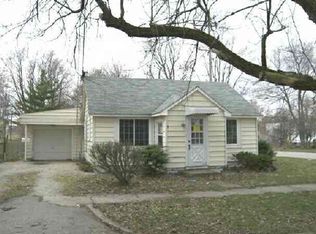 411 N Broadway Corner & Mall, Mentone, IN