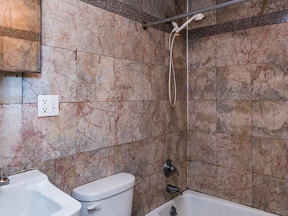 5th image of 346 Gates Ave APT 3C