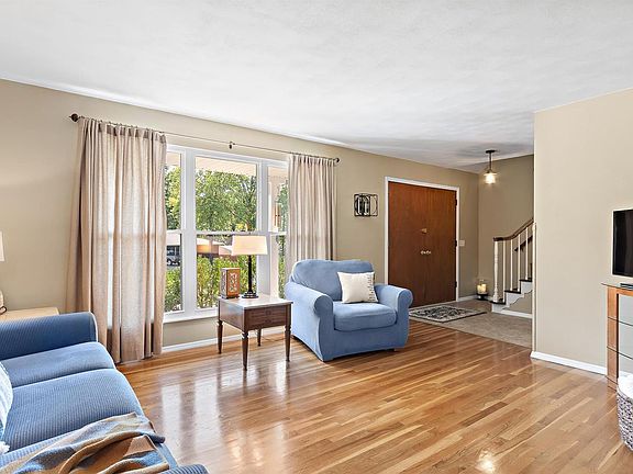 3rd image of 6917 Singingwood Ln