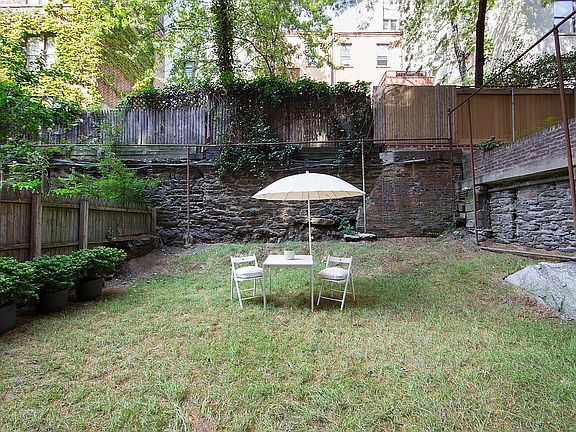 5th image of 225 W 70th St Unit 2