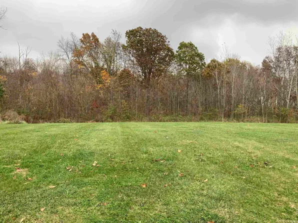 107 & 108 Lakeview Dr, Hartford City, IN 47348