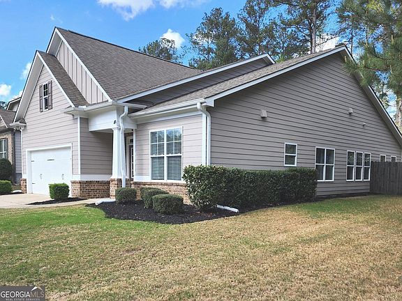 3rd image of 1072 Creekhead Dr