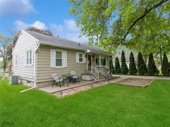 1629 63rd St, Des Moines, IA 50322