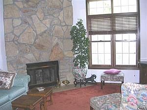 5th image of 12 Greystone Dr