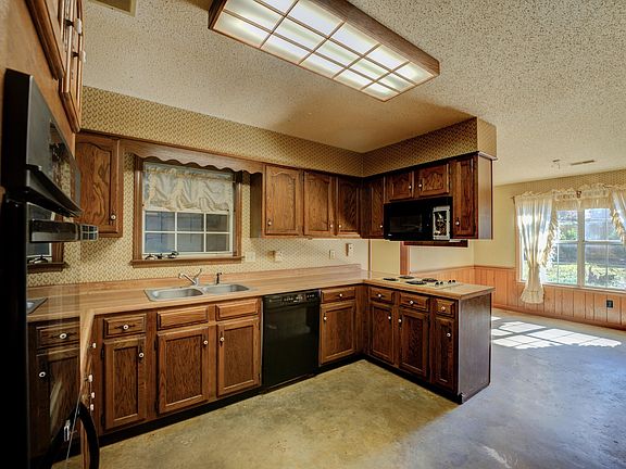 5th image of 5939 Spruce Hollow Cv