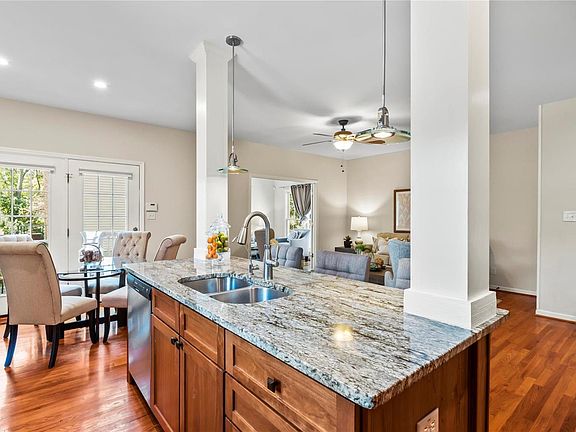 5th image of 2035 Forest Ave