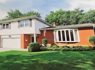 530 S Reuter Dr, Arlington Heights, IL