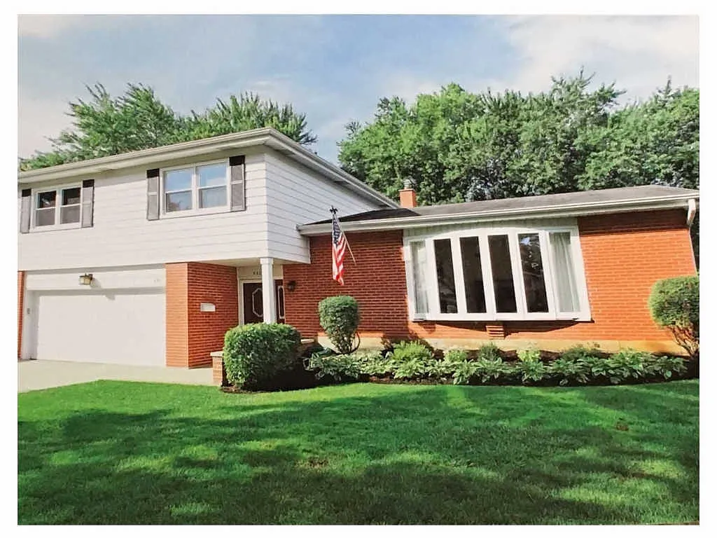 530 S Reuter Dr photo 1