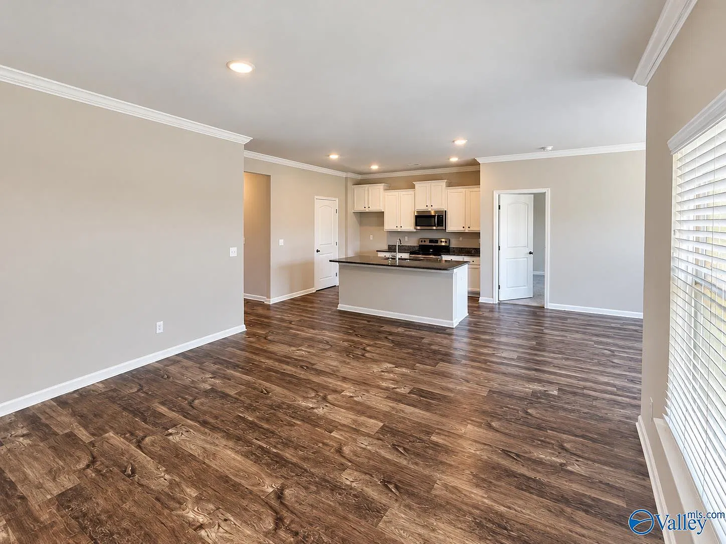 3 bed, 2.0 bath, 1692 sqft, $1,850 — Photo 3